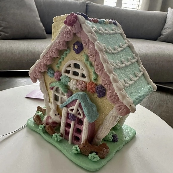 - Easter Light Up Pastel Gingerbread House 5.5” Clay Dough - Picture 2 of 7
